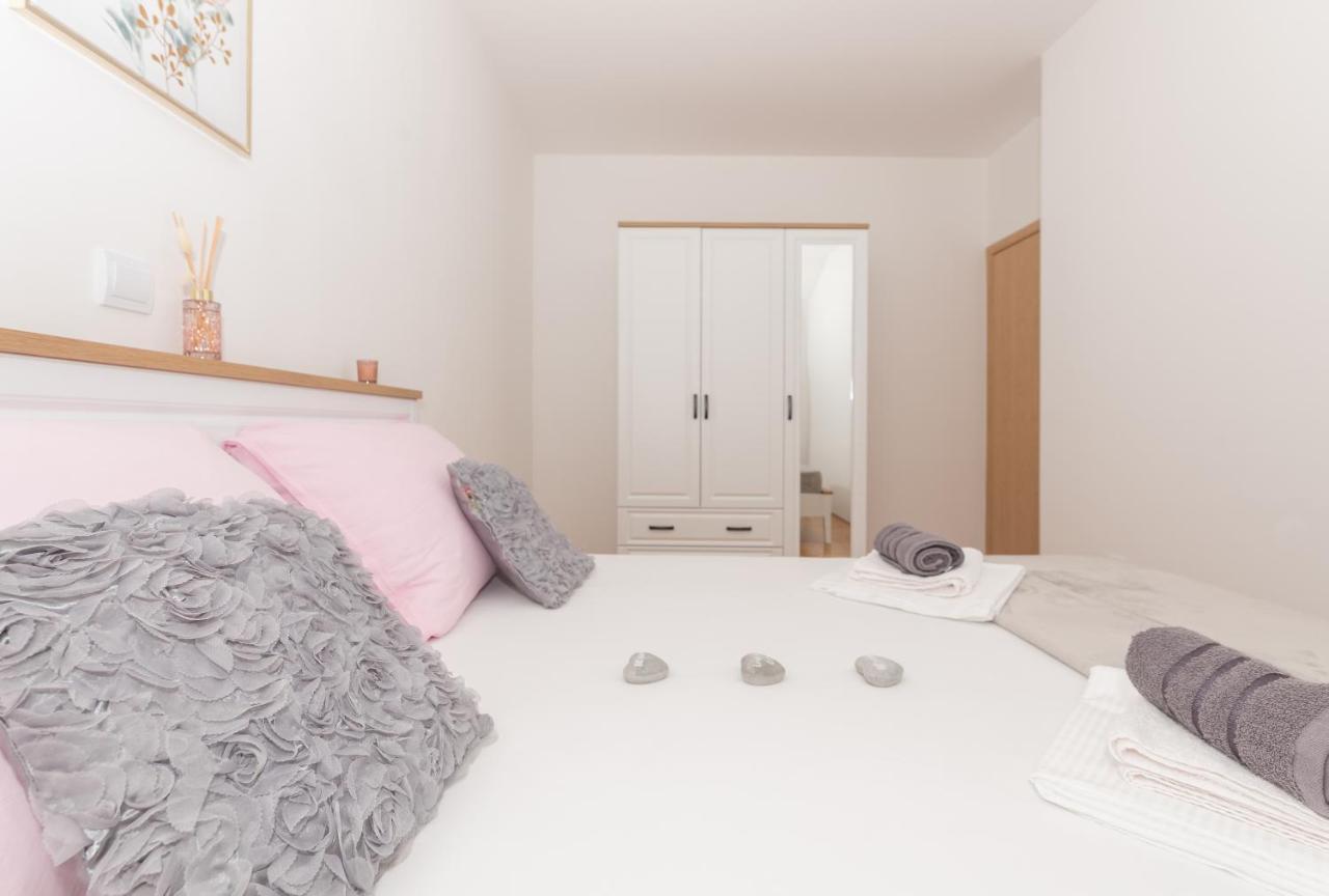 Deluxe 3 Bedroom Apartment With Sea View Baska Voda Luaran gambar