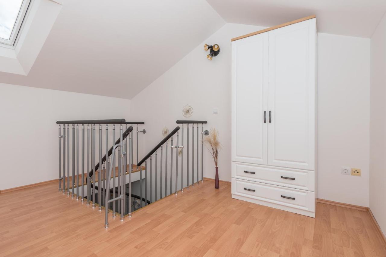 Deluxe 3 Bedroom Apartment With Sea View Baska Voda Luaran gambar