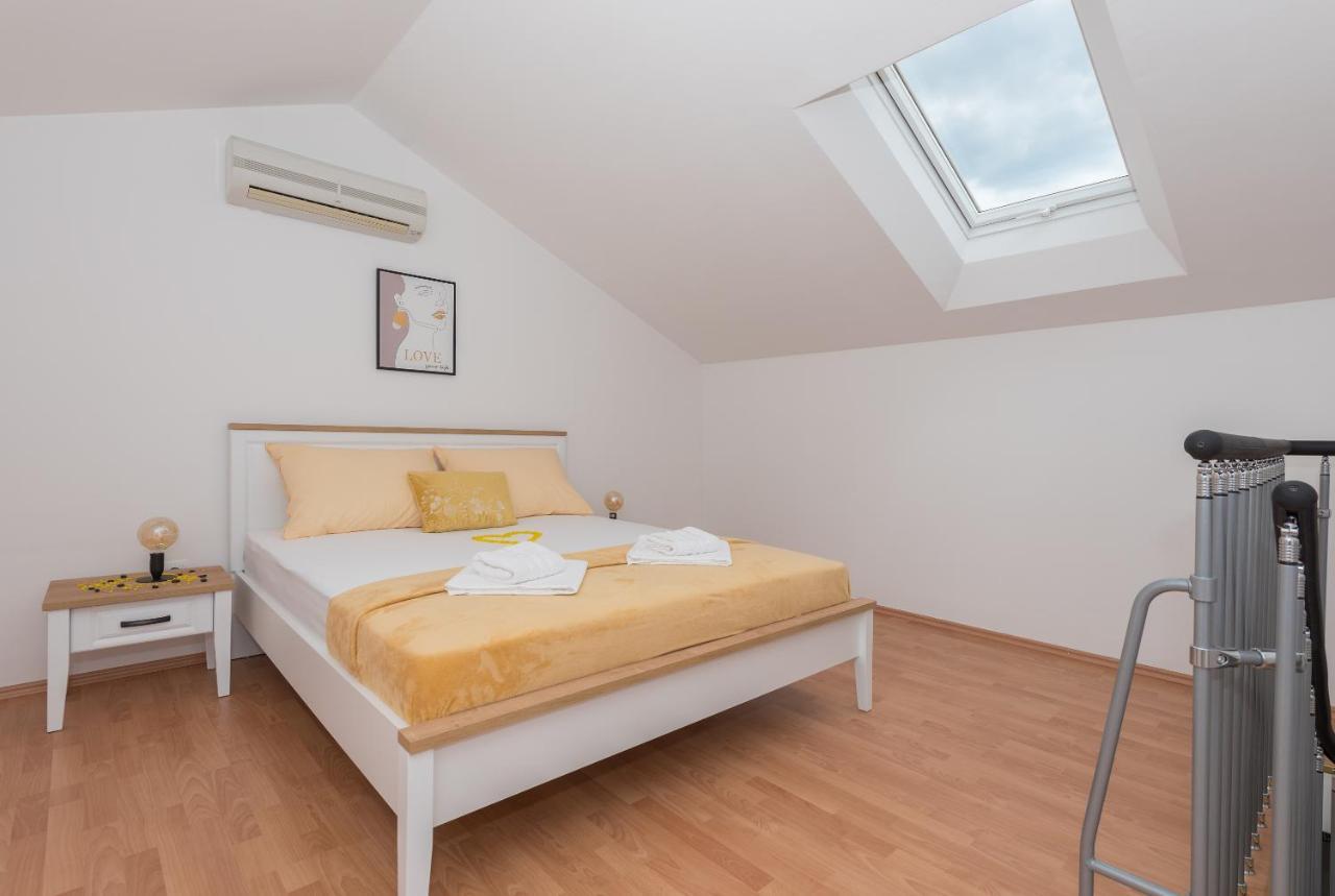 Deluxe 3 Bedroom Apartment With Sea View Baska Voda Luaran gambar