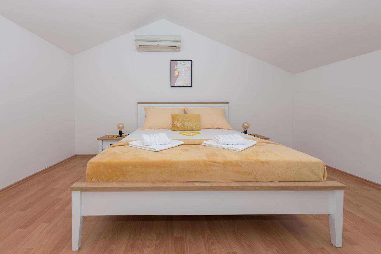 Deluxe 3 Bedroom Apartment With Sea View Baska Voda Luaran gambar